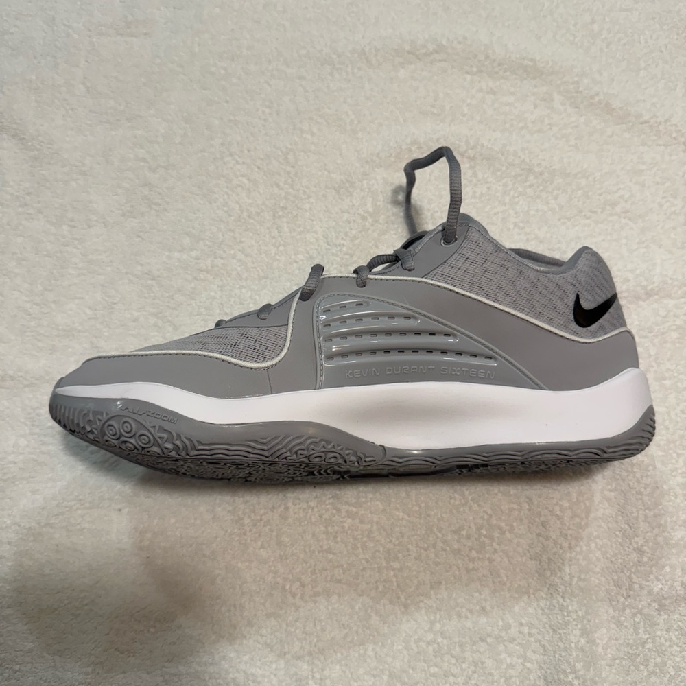 NEW IN BOX NEVER WORN Nike KD 16 Grey and white